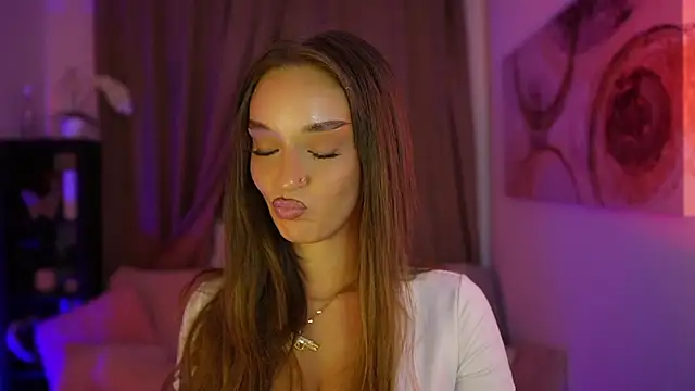 Clara Nia online show from 09.14.25