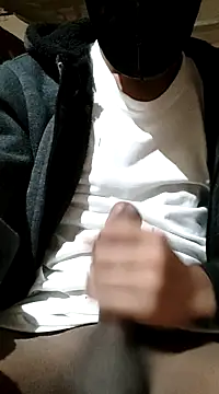 Snapshot of HomeCum chatting on 02.13.25 HomeCum online show from 02.13.25