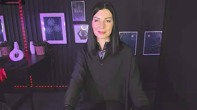 MonicaCheerful online show from 02.15.25