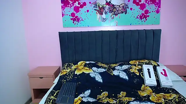 Snapshot of CamiilaReyes chatting on 09.24.25 CamiilaReyes online show from 09.24.25