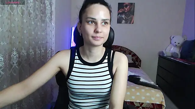 Snapshot of Kriss_brunette_5 chatting on 11.27.25 Kriss brunette 5 online show from 11.27.25