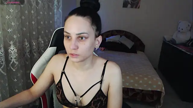 Snapshot of Kriss_brunette_5 chatting on 12.05.25 Kriss brunette 5 online show from 12.05.25