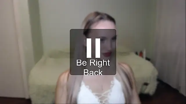 Snapshot of vivian_word chatting on 10.27.25 vivian word online show from 10.27.25