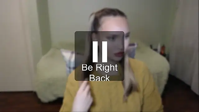 Snapshot of vivian_word chatting on 11.24.25 vivian word online show from 11.24.25