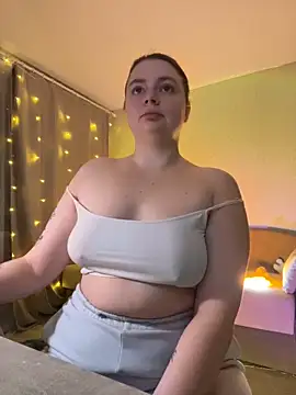 Snapshot of DearAlise chatting on 02.09.25 DearAlise online show from 02.09.25