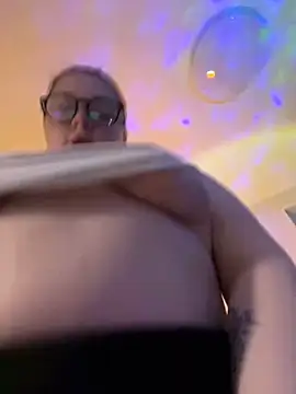 Snapshot of DearAlise chatting on 02.16.25 DearAlise online show from 02.16.25