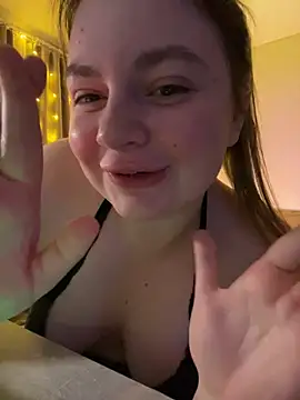 Snapshot of DearAlise chatting on 03.16.25 DearAlise online show from 03.16.25