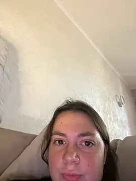 Snapshot of DearAlise chatting on 10.08.25 DearAlise online show from 10.08.25