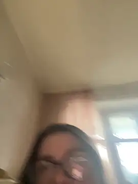 Snapshot of DearAlise chatting on 12.17.25 DearAlise online show from 12.17.25