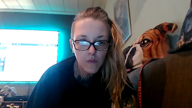 Snapshot of Astrid-Gilbert chatting on 01.25.25 Astrid-Gilbert online show from 01.25.25