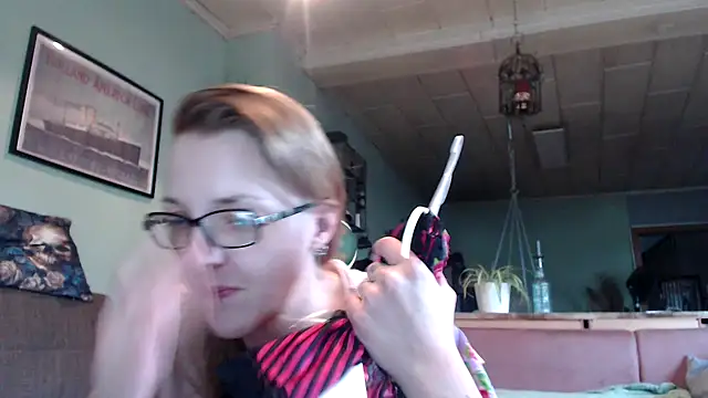 Snapshot of Astrid-Gilbert chatting on 01.30.25 Astrid-Gilbert online show from 01.30.25