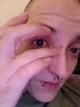 Snapshot of Astrid-Gilbert chatting on 02.03.25 Astrid-Gilbert online show from 02.03.25