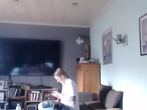 Snapshot of Astrid-Gilbert chatting on 02.11.25 Astrid-Gilbert online show from 02.11.25