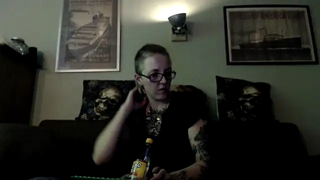 Snapshot of Astrid-Gilbert chatting on 03.06.25 Astrid-Gilbert online show from 03.06.25