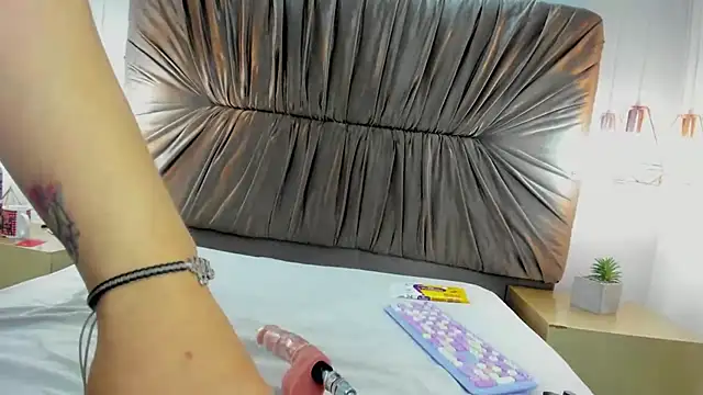 zoe taylorr1 online show from 03.02.25