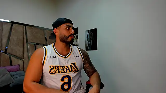 Snapshot of LeandroRusso chatting on 02.03.25 LeandroRusso online show from 02.03.25