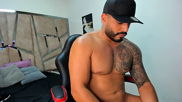 Snapshot of LeandroRusso chatting on 02.04.25 LeandroRusso online show from 02.04.25