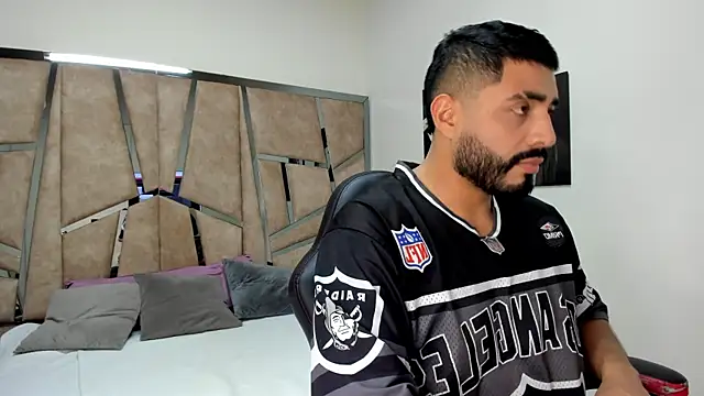 Snapshot of LeandroRusso chatting on 02.12.25 LeandroRusso online show from 02.12.25