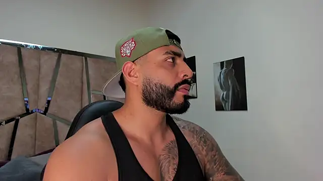 Snapshot of LeandroRusso chatting on 02.23.25 LeandroRusso online show from 02.23.25