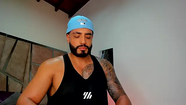 Snapshot of LeandroRusso chatting on 03.07.25 LeandroRusso online show from 03.07.25