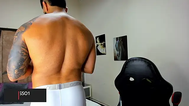 Snapshot of LeandroRusso chatting on 03.13.25 LeandroRusso online show from 03.13.25