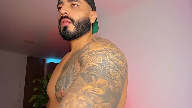 Snapshot of LeandroRusso chatting on 03.18.25 LeandroRusso online show from 03.18.25