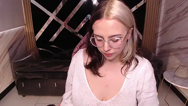 Hela v online show from 03.10.25