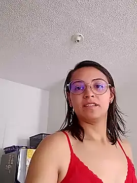 Snapshot of bri_ali chatting on 02.08.25 bri ali online show from 02.08.25