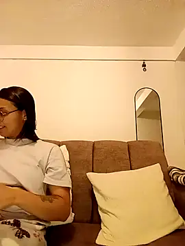 Snapshot of bri_ali chatting on 02.11.25 bri ali online show from 02.11.25