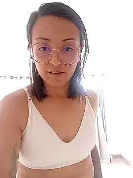 Snapshot of bri_ali chatting on 03.05.25 bri ali online show from 03.05.25