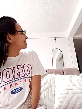 Snapshot of bri_ali chatting on 03.21.25 bri ali online show from 03.21.25