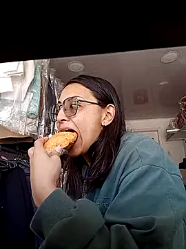 Snapshot of bri_ali chatting on 12.17.25 bri ali online show from 12.17.25