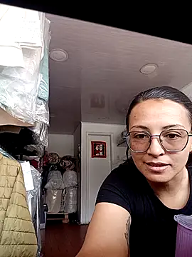 Snapshot of bri_ali chatting on 12.18.25 bri ali online show from 12.18.25