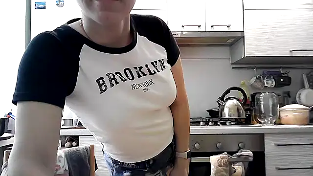 Snapshot of Misssweet_s chatting on 02.05.25 Misssweet s online show from 02.05.25