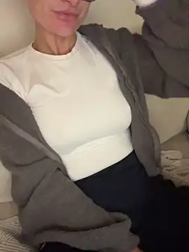 Snapshot of Phoebe_Lily chatting on 10.12.25 Phoebe Lily online show from 10.12.25