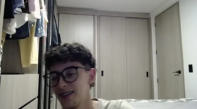 Snapshot of miketwink chatting on 03.15.25 miketwink online show from 03.15.25