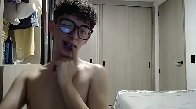 Snapshot of miketwink chatting on 03.17.25 miketwink online show from 03.17.25