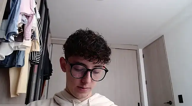 Snapshot of miketwink chatting on 03.18.25 miketwink online show from 03.18.25