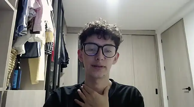 Snapshot of miketwink chatting on 03.21.25 miketwink online show from 03.21.25