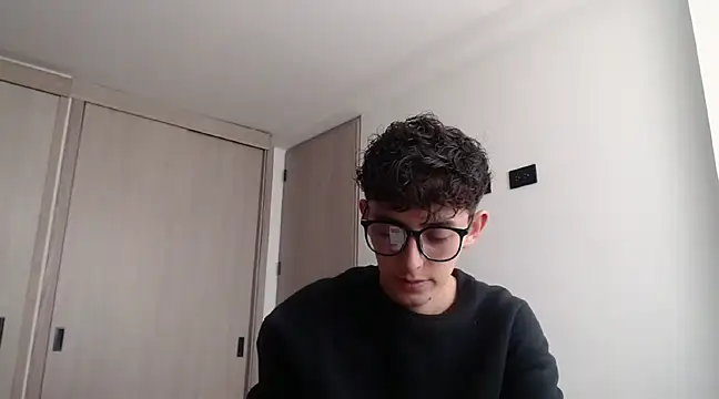 Snapshot of miketwink chatting on 03.22.25 miketwink online show from 03.22.25