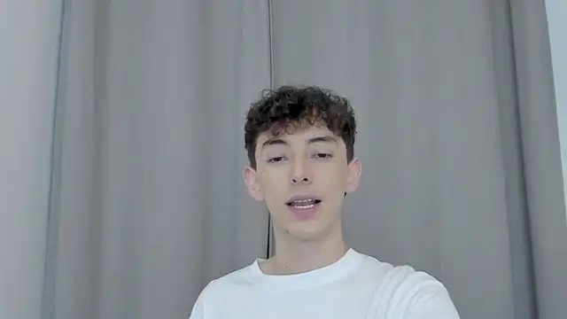 Snapshot of miketwink chatting on 10.29.25 miketwink online show from 10.29.25