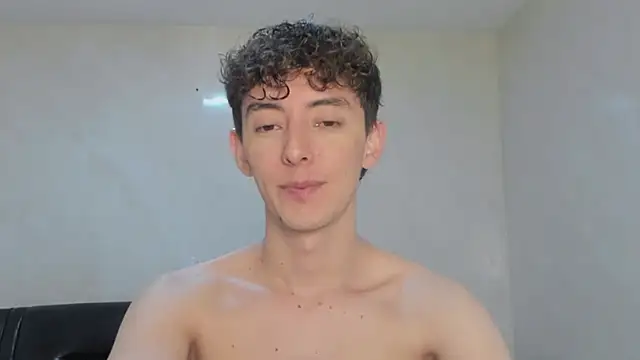 Snapshot of miketwink chatting on 11.22.25 miketwink online show from 11.22.25