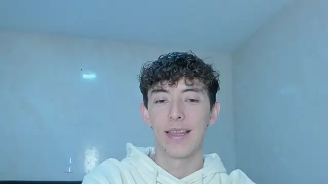 Snapshot of miketwink chatting on 12.02.25 miketwink online show from 12.02.25