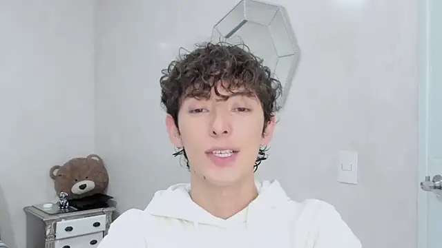 Snapshot of miketwink chatting on 02.15.26 miketwink online show from 02.15.26