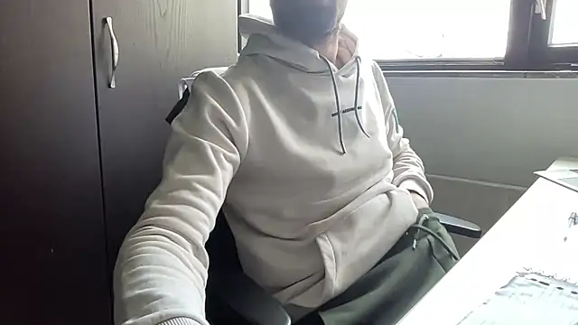 Snapshot of bullyboyy chatting on 03.14.25 bullyboyy online show from 03.14.25