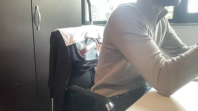 Snapshot of bullyboyy chatting on 09.22.25 bullyboyy online show from 09.22.25