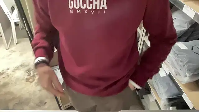 Snapshot of bullyboyy chatting on 11.25.25 bullyboyy online show from 11.25.25