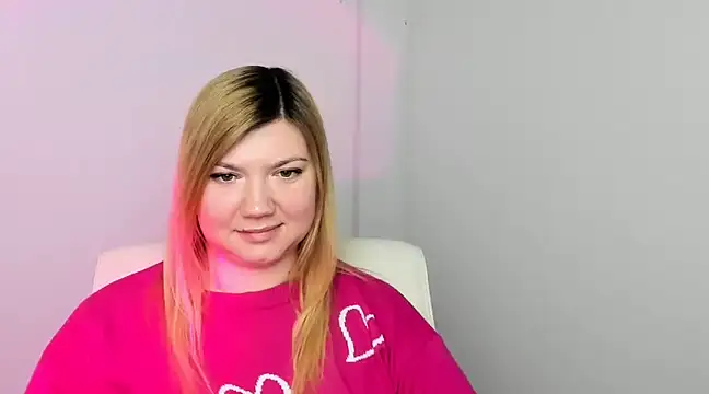 Snapshot of Lola_moree chatting on 02.05.25 Lola moree online show from 02.05.25