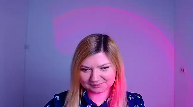 Snapshot of Lola_moree chatting on 02.08.25 Lola moree online show from 02.08.25
