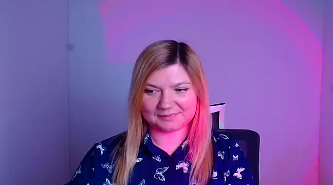 Snapshot of Lola_moree chatting on 02.08.25 Lola moree online show from 02.08.25